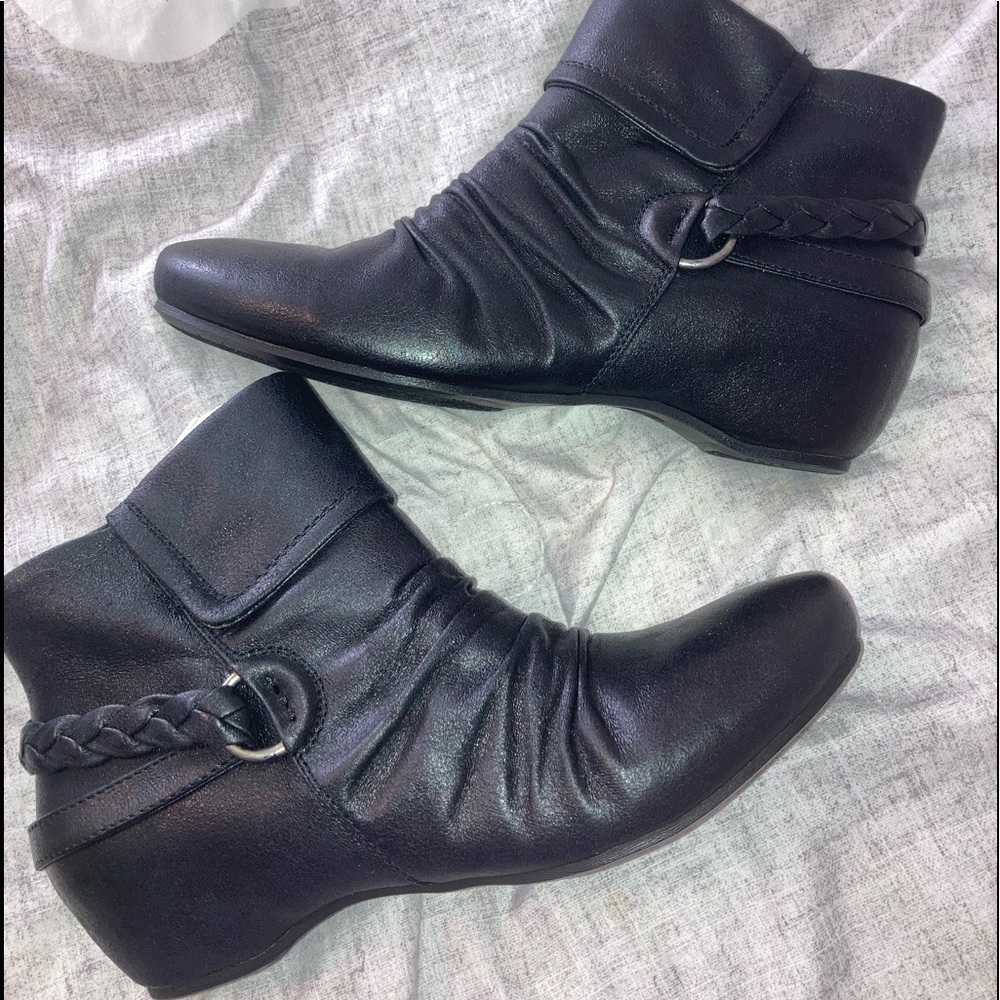 Beautiful Black BareTraps Boots Size 11 New In Box